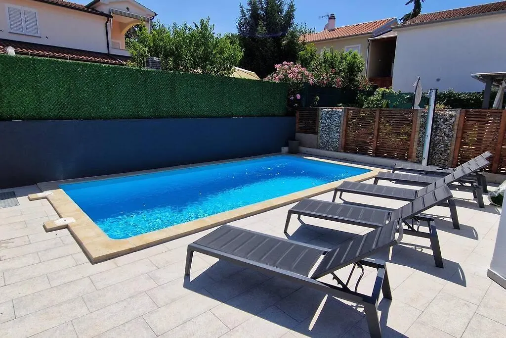 Villa Castanea - Kuca Za Odmor S Bazenom Kukci 0*,