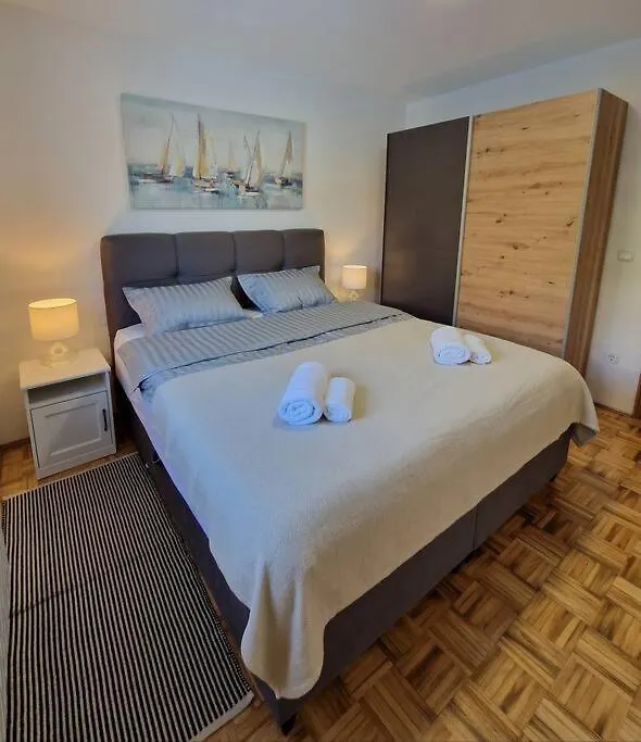 Villa Castanea - Kuca Za Odmor S Bazenom Kukci
