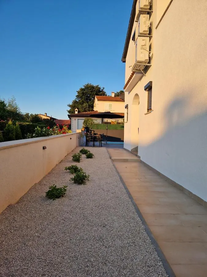 Villa Castanea - Kuca Za Odmor S Bazenom Kukci クロアチア